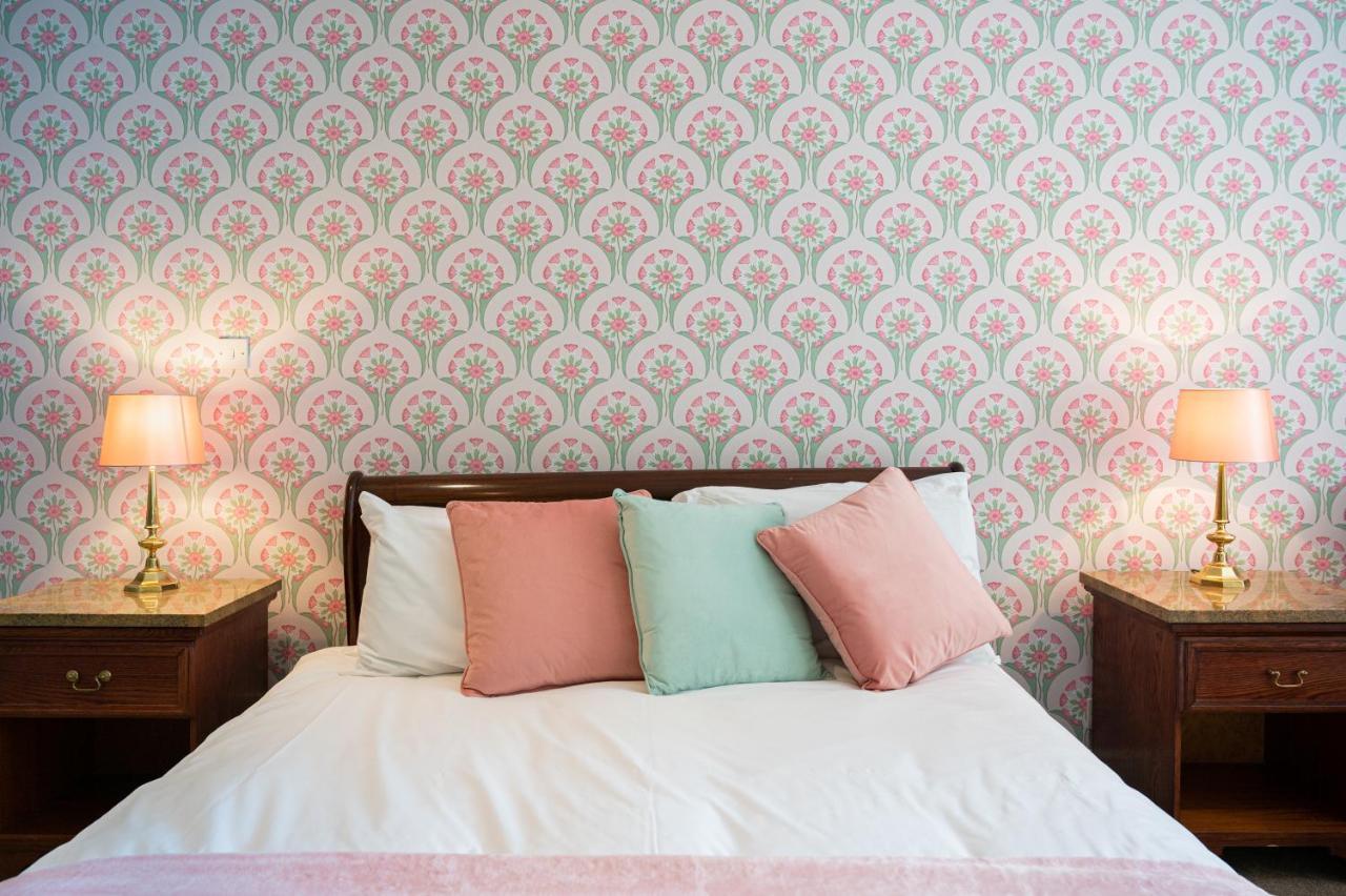 Miskin Manor Hotel เฮนโซล ภายนอก รูปภาพ