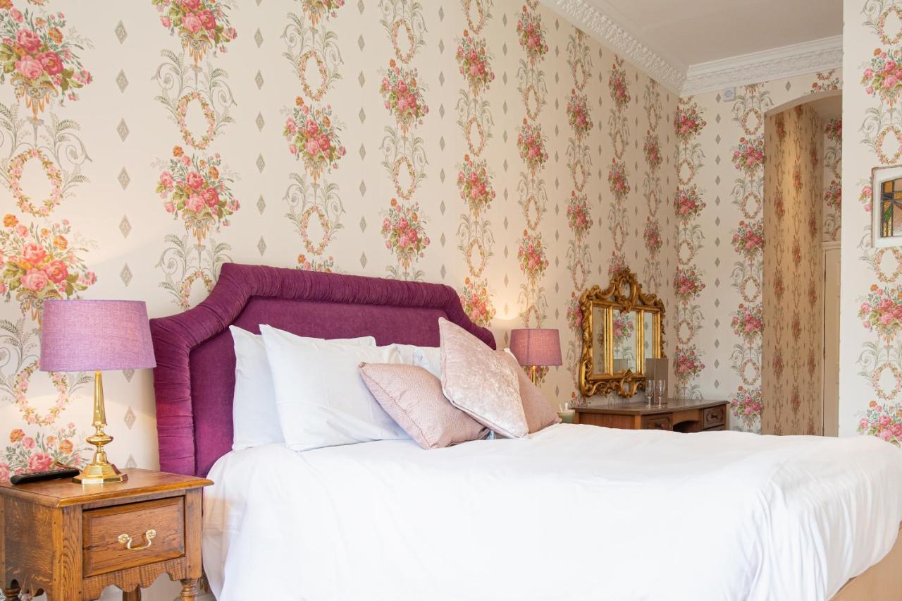 Miskin Manor Hotel เฮนโซล ภายนอก รูปภาพ