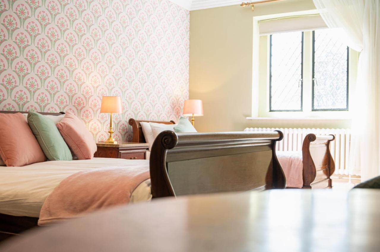 Miskin Manor Hotel เฮนโซล ภายนอก รูปภาพ
