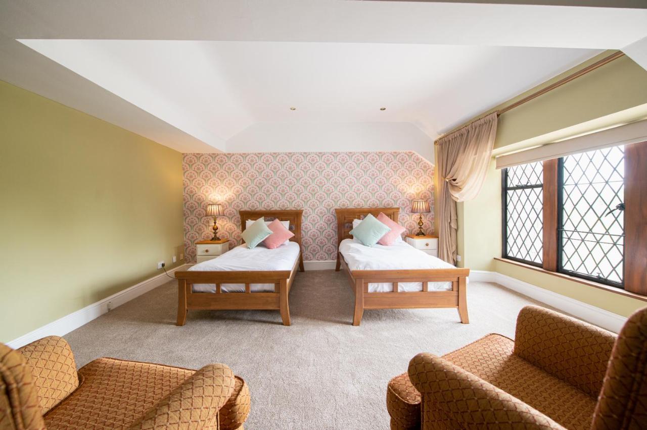 Miskin Manor Hotel เฮนโซล ภายนอก รูปภาพ
