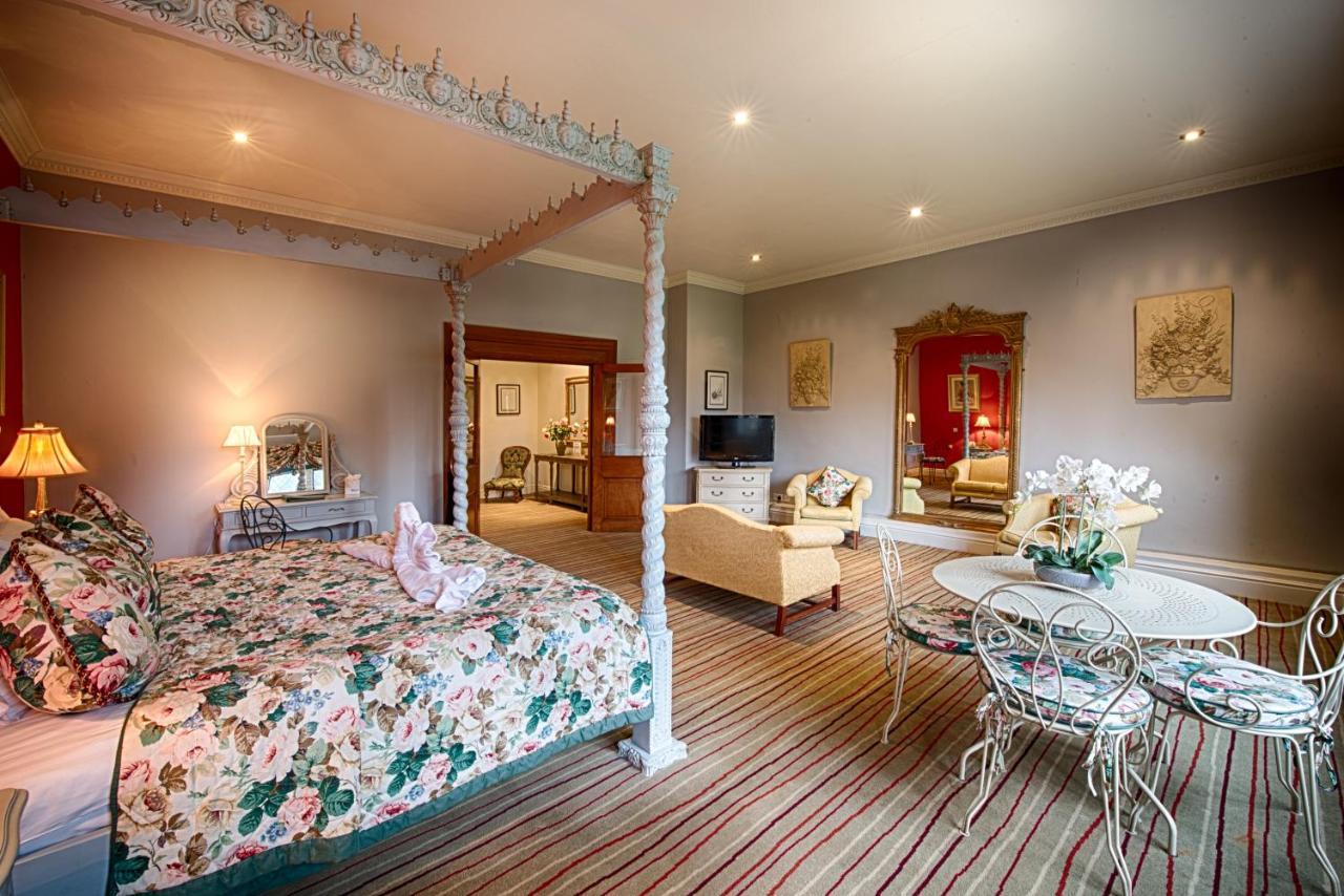 Miskin Manor Hotel เฮนโซล ภายนอก รูปภาพ