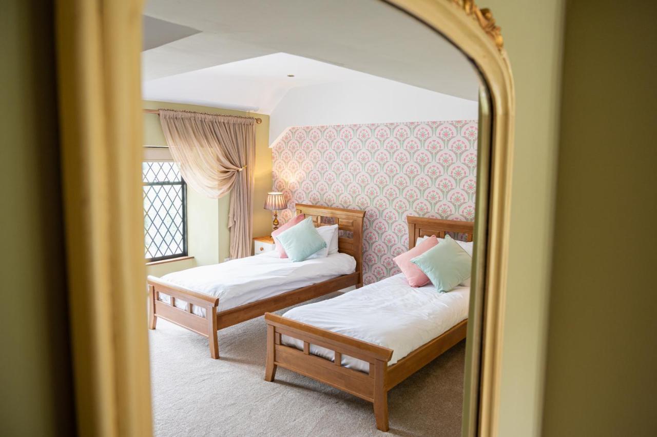 Miskin Manor Hotel เฮนโซล ภายนอก รูปภาพ