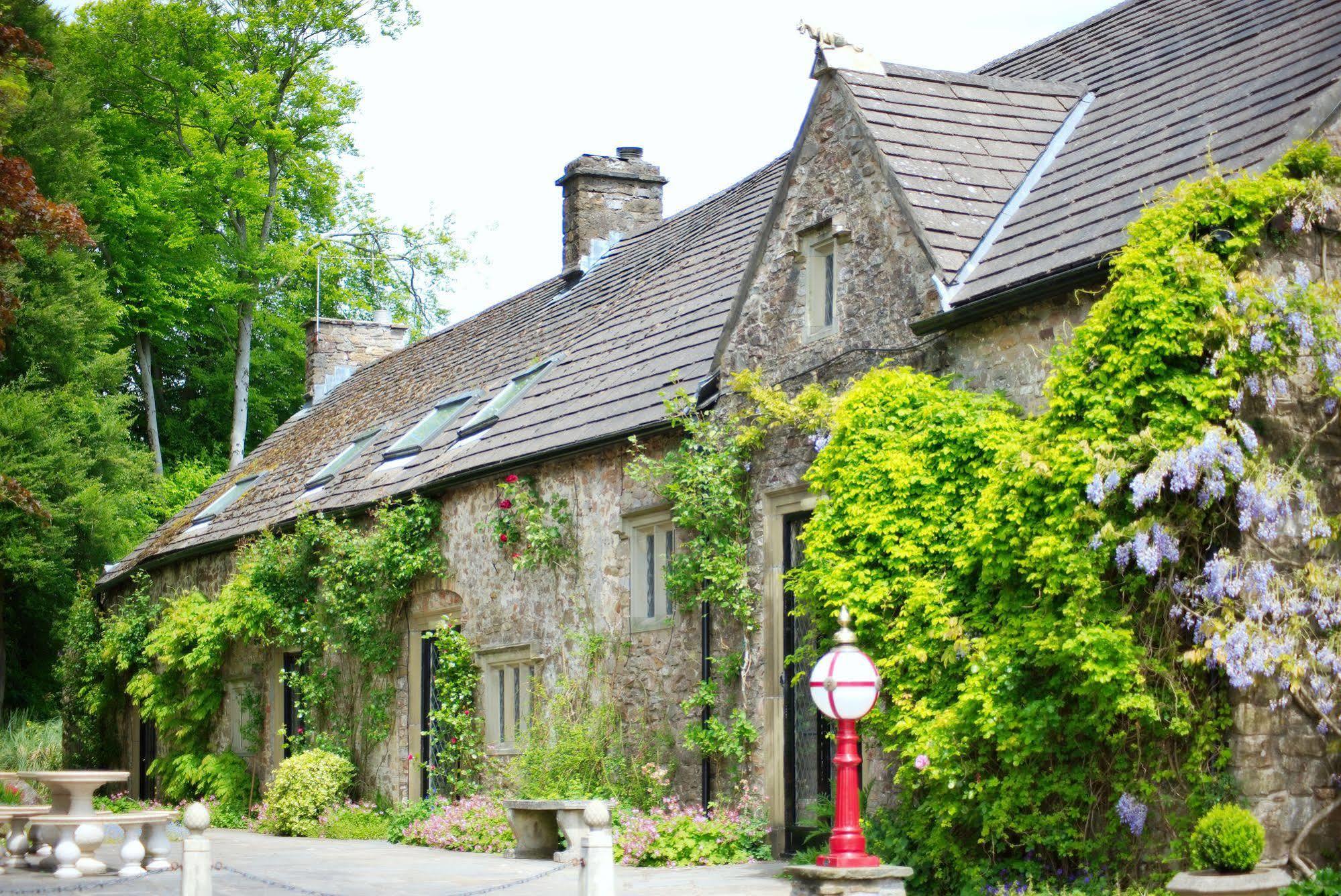 Miskin Manor Hotel เฮนโซล ภายนอก รูปภาพ
