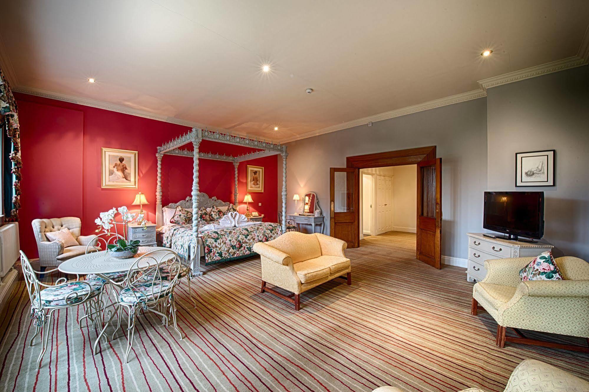 Miskin Manor Hotel เฮนโซล ภายนอก รูปภาพ