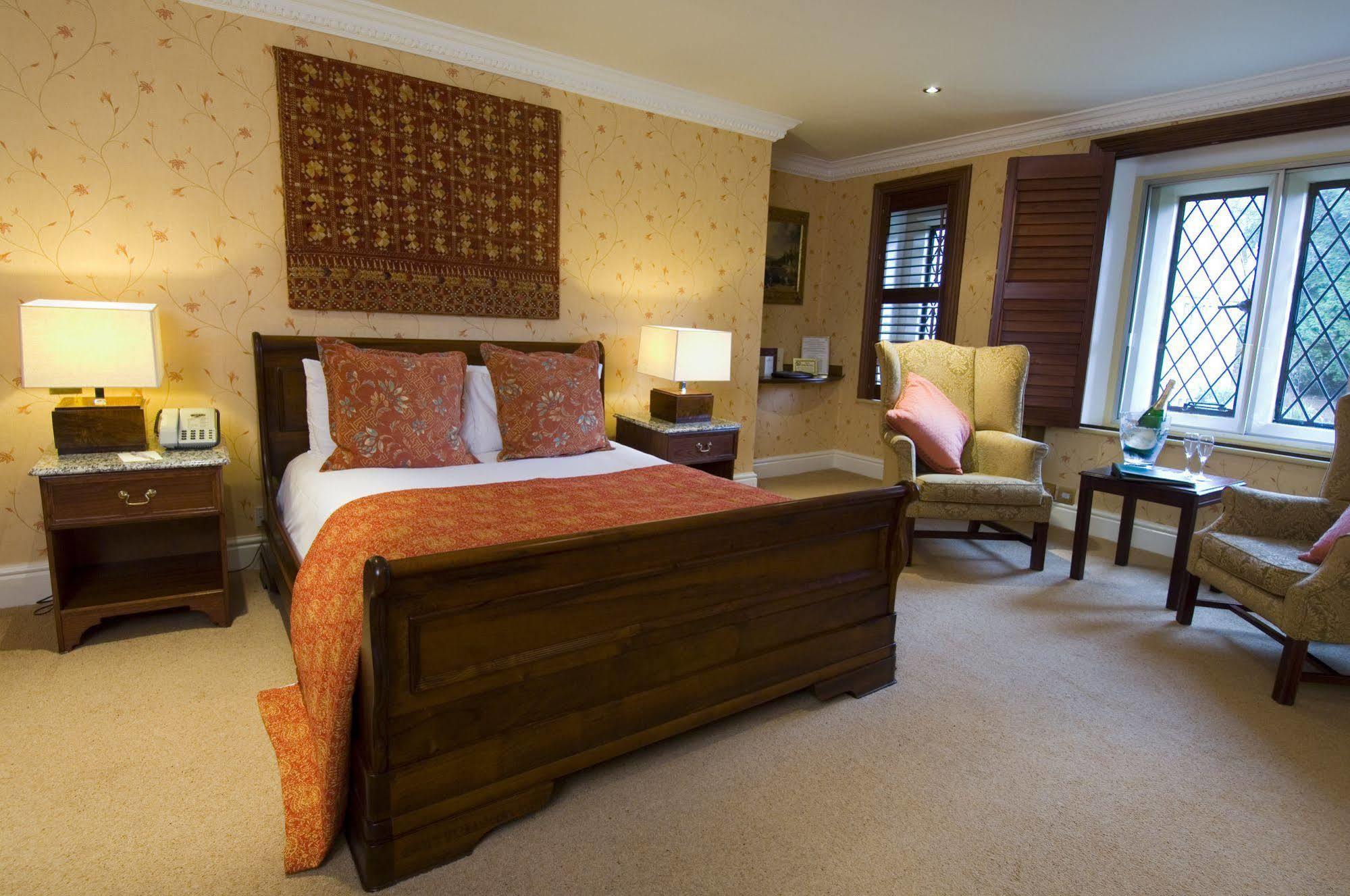 Miskin Manor Hotel เฮนโซล ภายนอก รูปภาพ