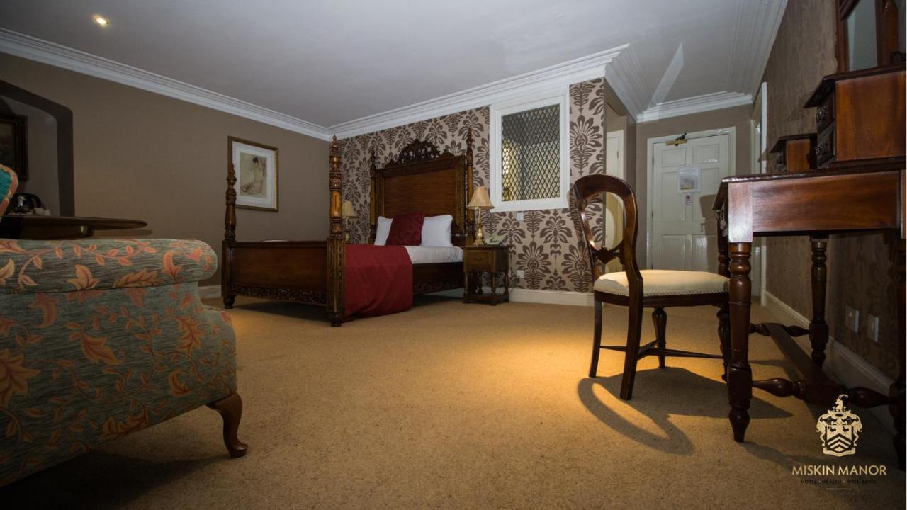 Miskin Manor Hotel เฮนโซล ภายนอก รูปภาพ