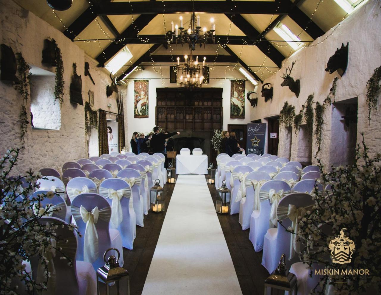Miskin Manor Hotel เฮนโซล ภายนอก รูปภาพ