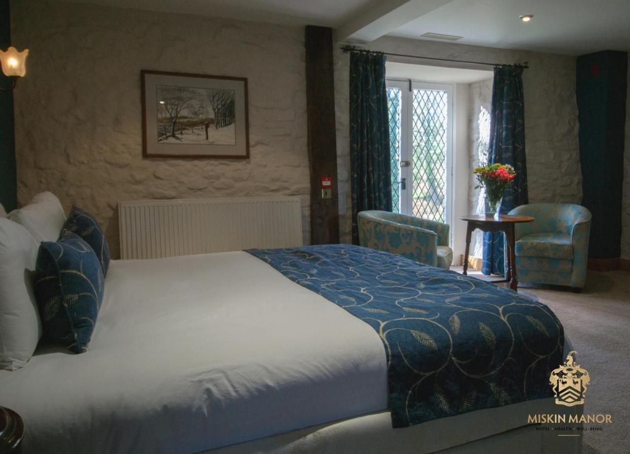 Miskin Manor Hotel เฮนโซล ภายนอก รูปภาพ